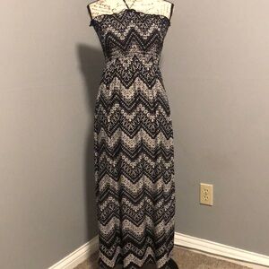 Chic Black and White Chevron Maxi Dress
